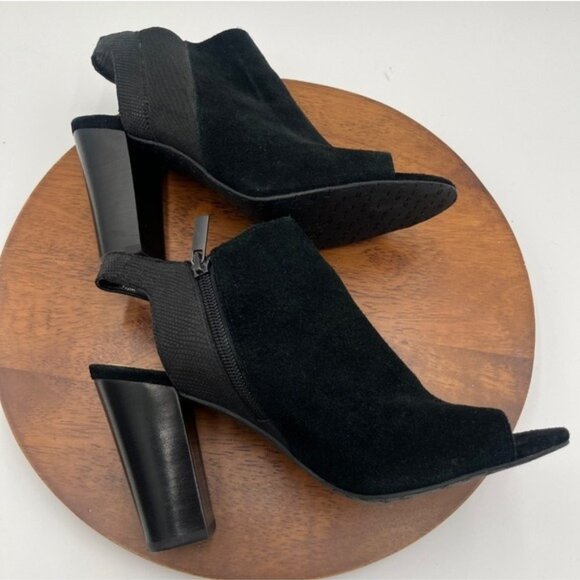 Tahari Mercy Black Leather Heel Sandal Women's 9.5M Peep Toe Sling Back Chunky - Picture 4 of 9